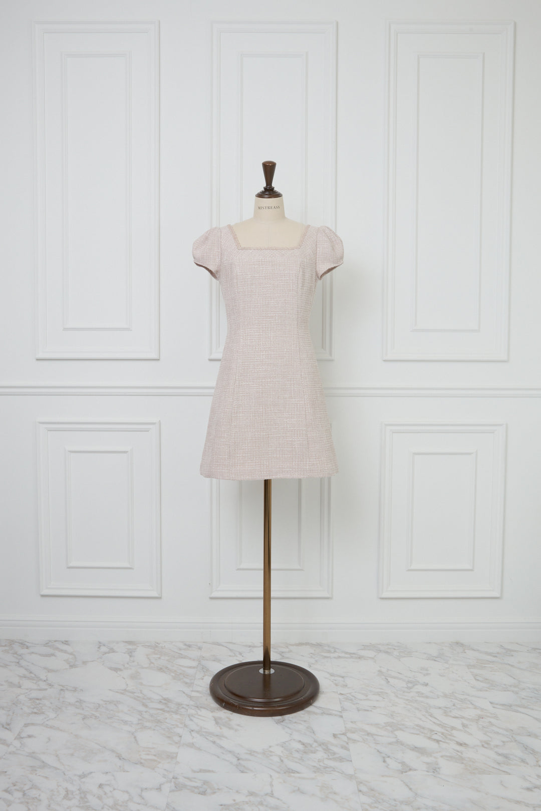 ミストレアス　Summer Tweed Compact Mini Dress 白 Summer Tweed Compact Mini Dress - MISTREASS