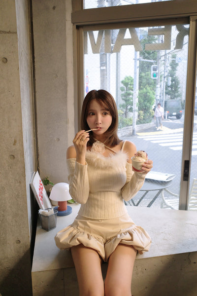 【10月上旬配送】Feather Bloom Off Shoulder Knit Top