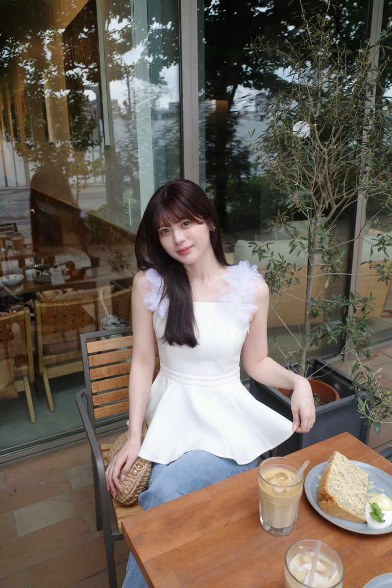 3D-Flower Strap Peplum Tunic