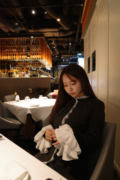 【10月中旬配送】Lace Trim Ruffle Sleeve Jacket