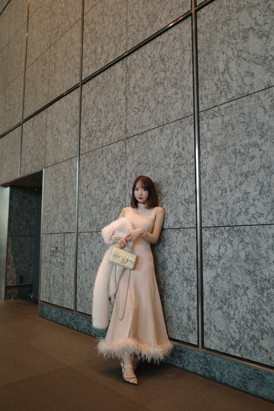 【再入荷(GRAY/PINK BEIGE)12月下旬配送】Feather Hem Knit Dress