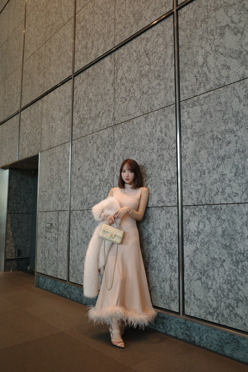 【再入荷(GRAY/PINK BEIGE)12月下旬配送】Feather Hem Knit Dress