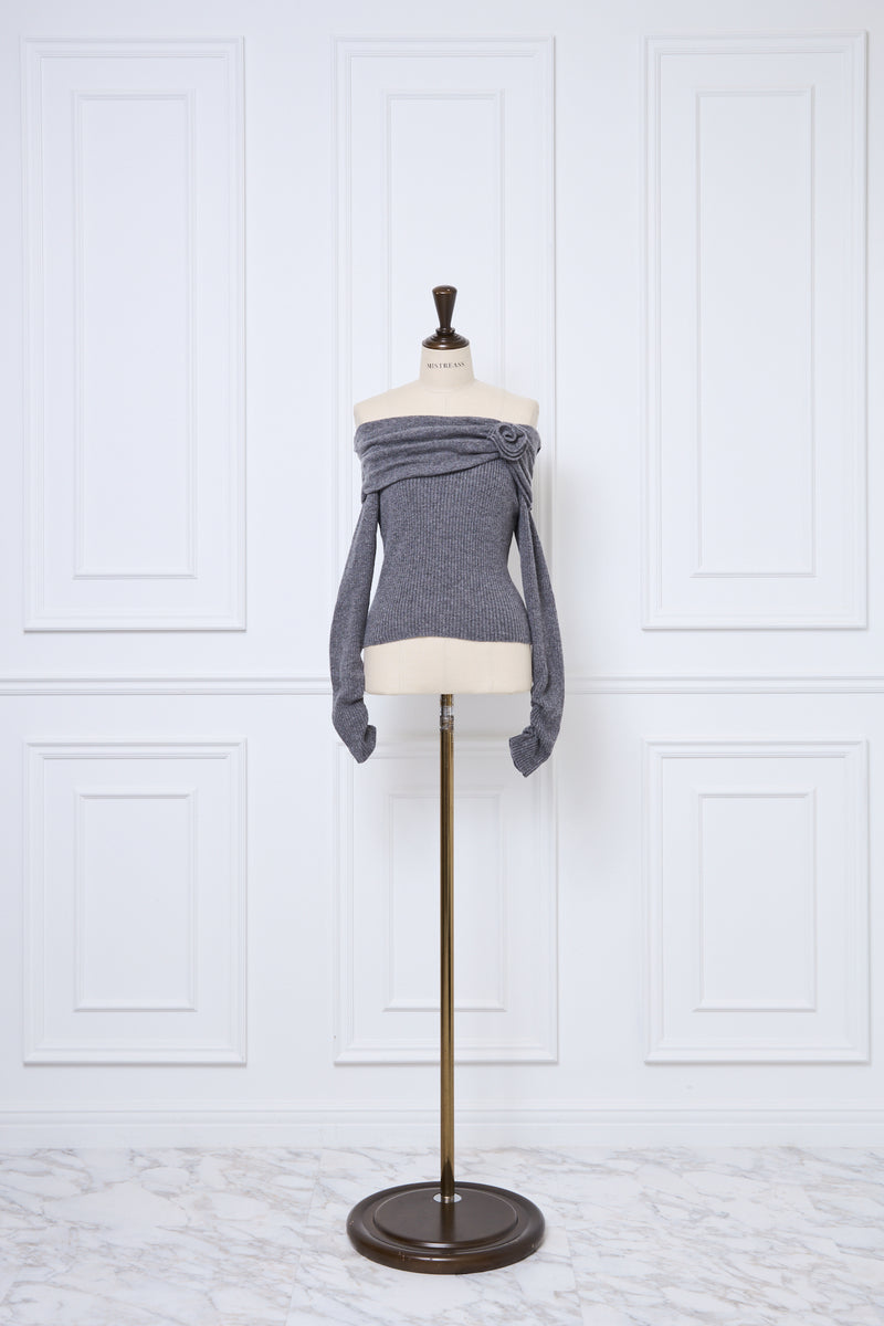 【10月上旬配送】Petal Charm Off-Shoulder Knit