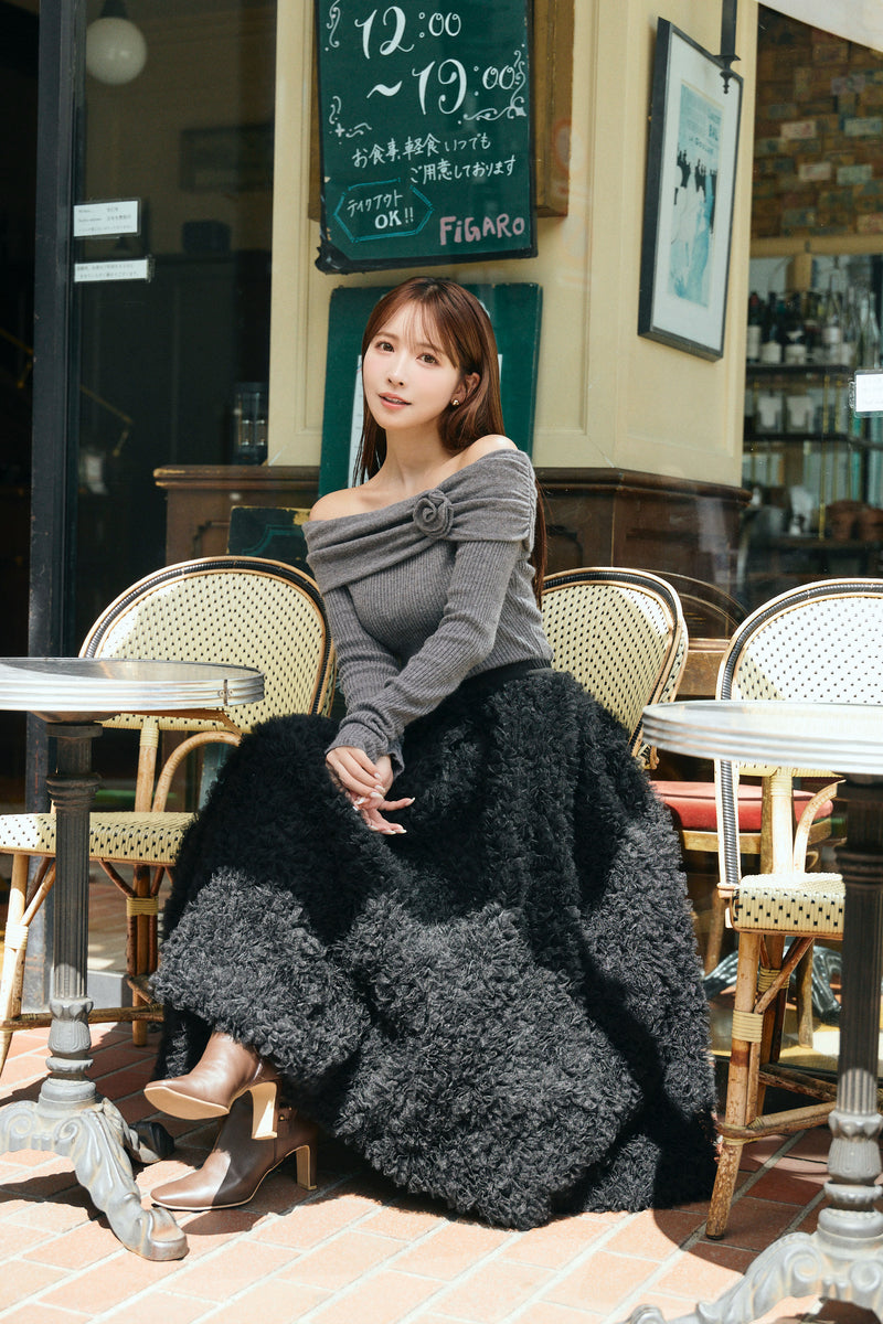 【10月上旬配送】Petal Charm Off-Shoulder Knit