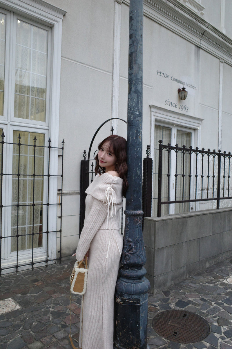 【12月上旬配送】Ribbon Off-Shoulder Knit Set-Up