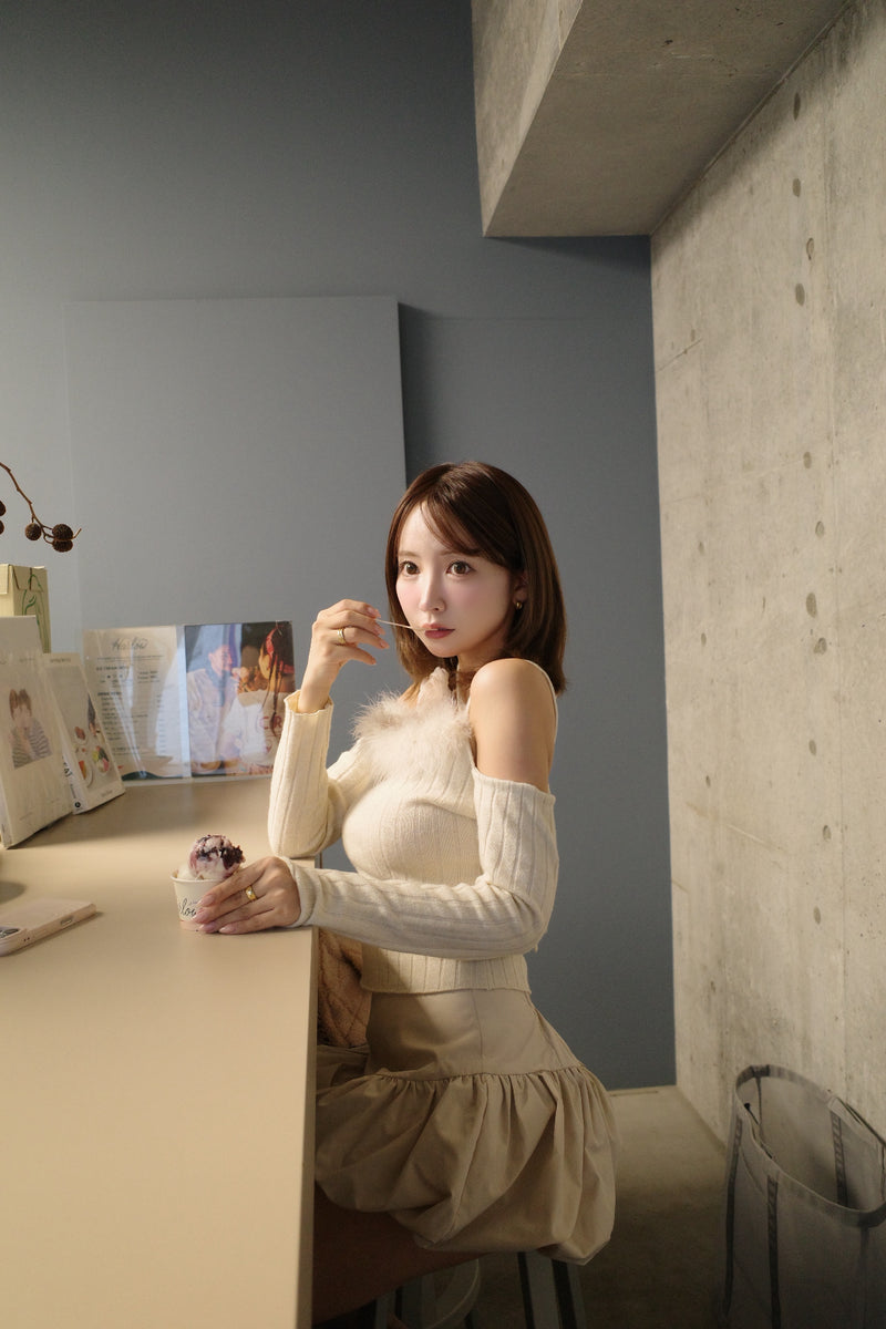 【10月上旬配送】Feather Bloom Off Shoulder Knit Top