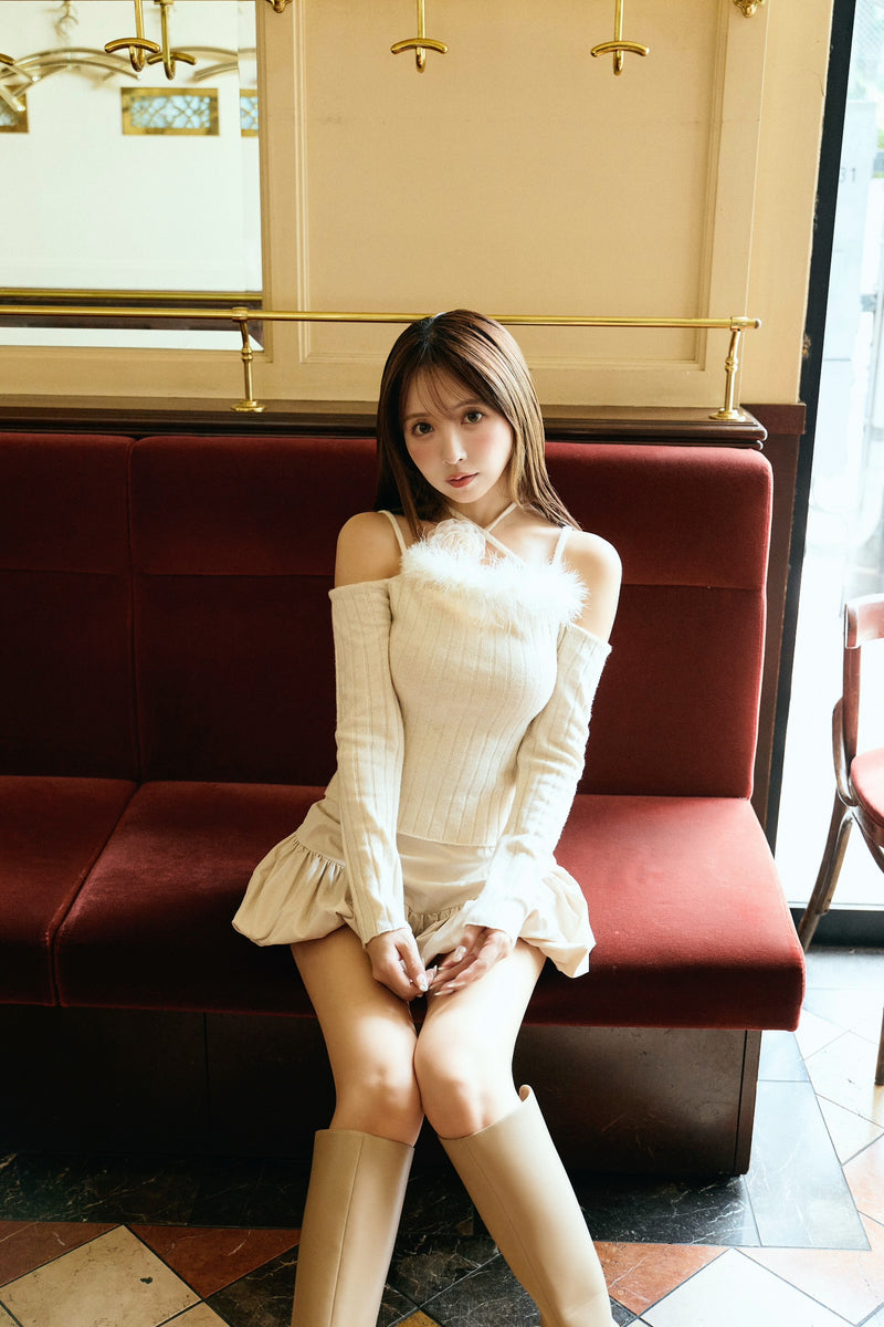 【10月上旬配送】Feather Bloom Off Shoulder Knit Top