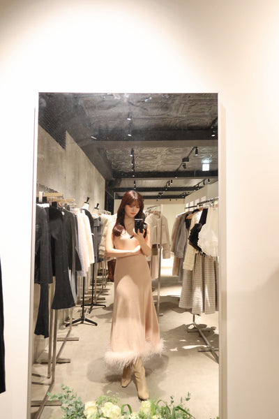 【再入荷(GRAY/PINK BEIGE)12月下旬配送】Feather Hem Knit Dress