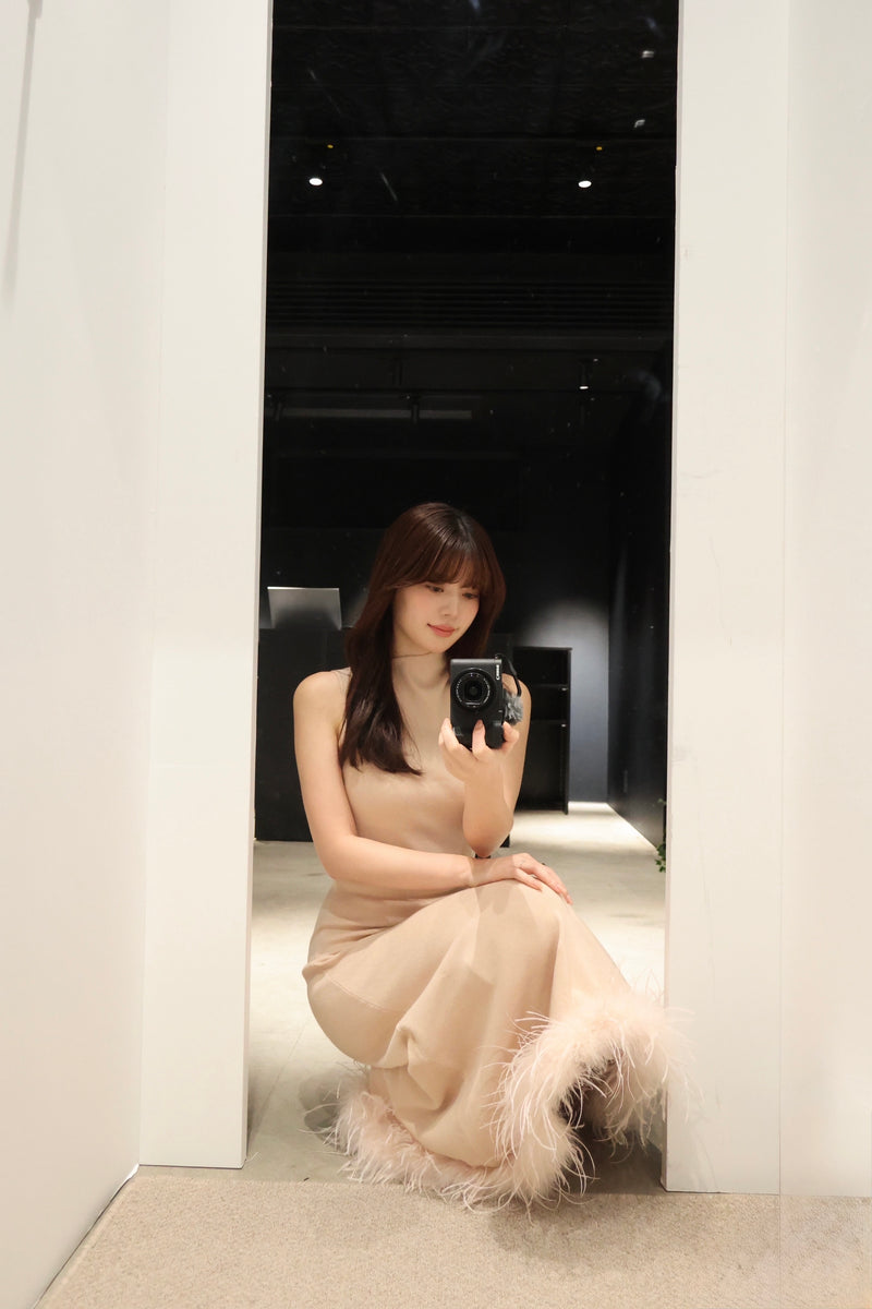 【再入荷(GRAY/PINK BEIGE)12月下旬配送】Feather Hem Knit Dress