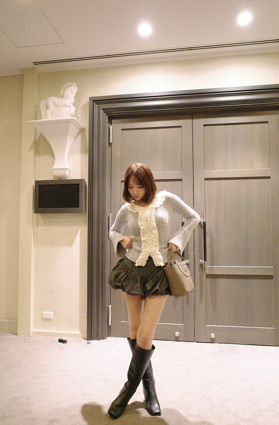 ミストレアス　Romantic Ruffle KnitCardiganグレー Romantic Ruffle Knit Cardigan - MISTREASS