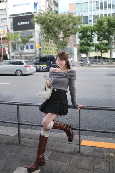 【10月上旬配送】Petal Charm Off-Shoulder Knit