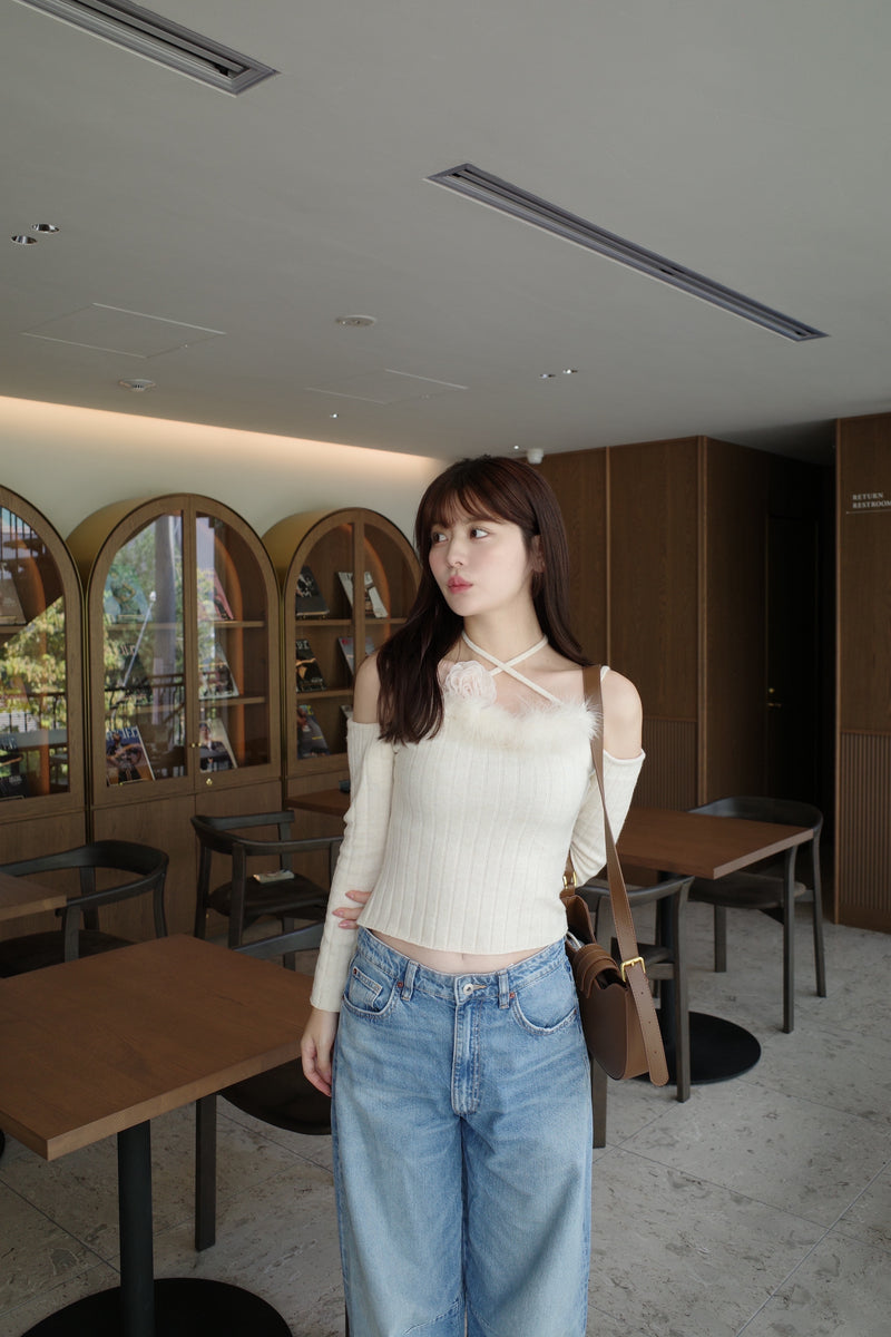 【10月上旬配送】Feather Bloom Off Shoulder Knit Top