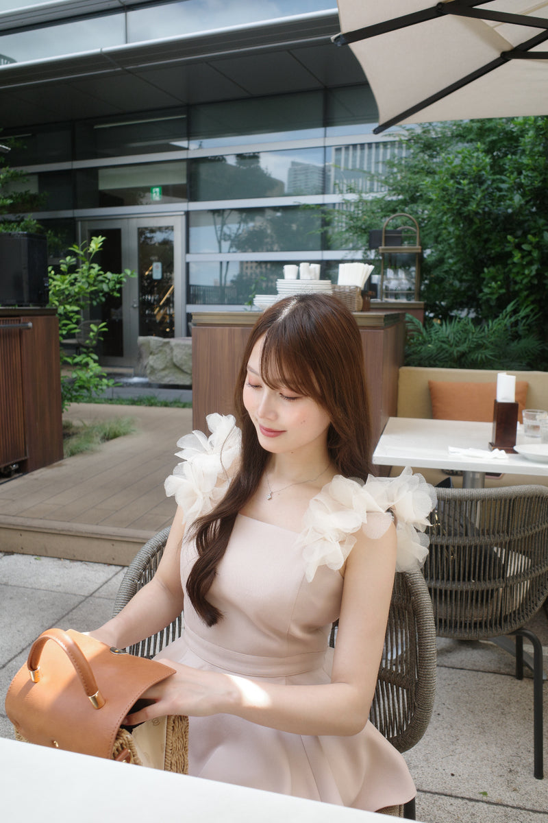 3D-Flower Strap Peplum Tunic