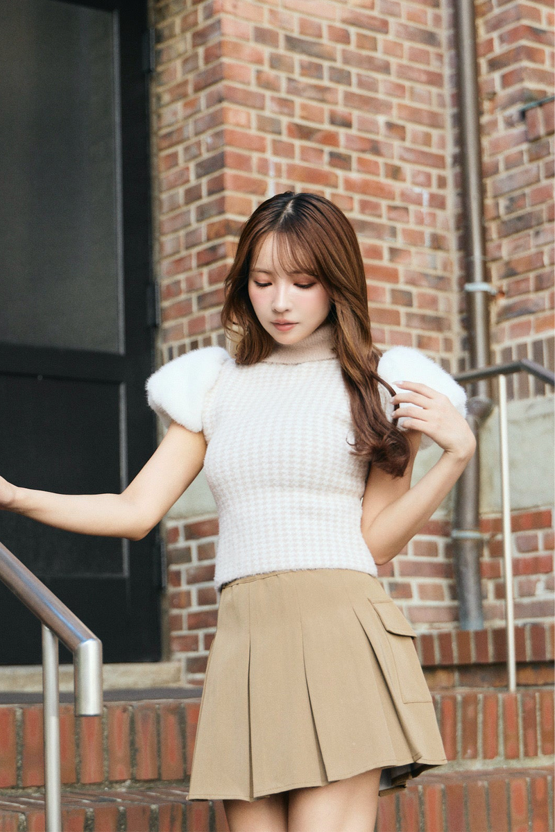 Fur Sleeve Houndstooth Knit Top