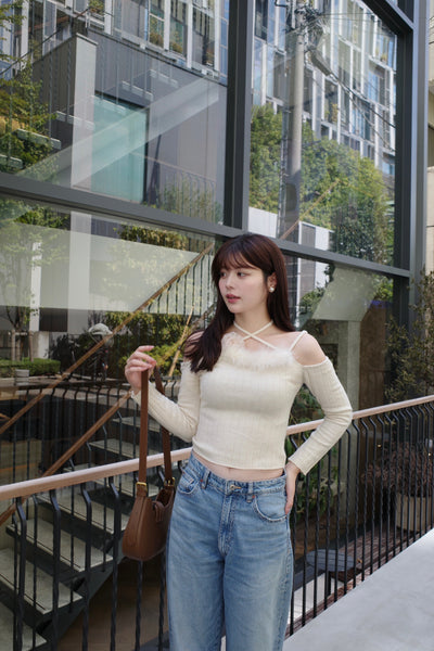 【10月上旬配送】Feather Bloom Off Shoulder Knit Top