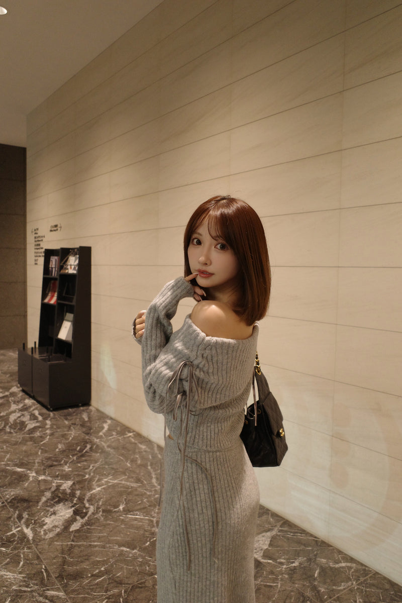 【12月上旬配送】Ribbon Off-Shoulder Knit Set-Up