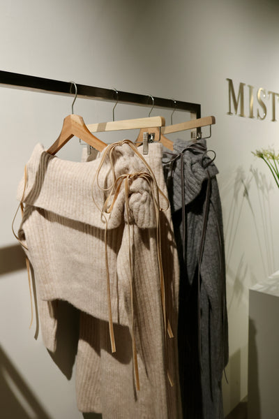 【12月上旬配送】Ribbon Off-Shoulder Knit Set-Up