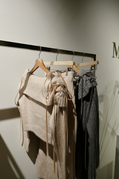 【12月上旬配送】Ribbon Off-Shoulder Knit Set-Up