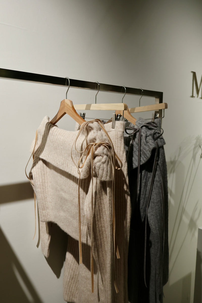 【12月上旬配送】Ribbon Off-Shoulder Knit Set-Up