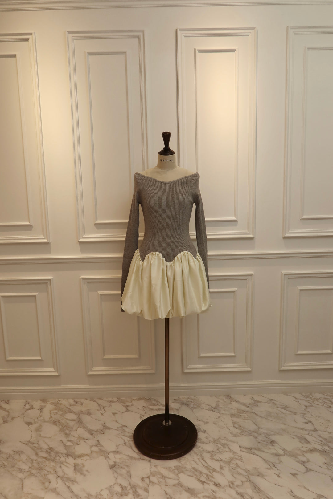 メストレアスScalloped Balloon Knit Dressニットワンピ Scalloped Balloon Knit Dress - MISTREASS