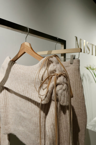 【12月上旬配送】Ribbon Off-Shoulder Knit Set-Up