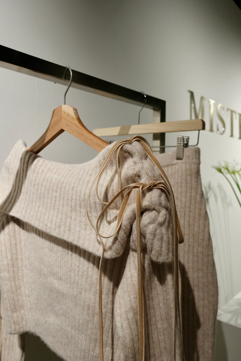 【12月上旬配送】Ribbon Off-Shoulder Knit Set-Up