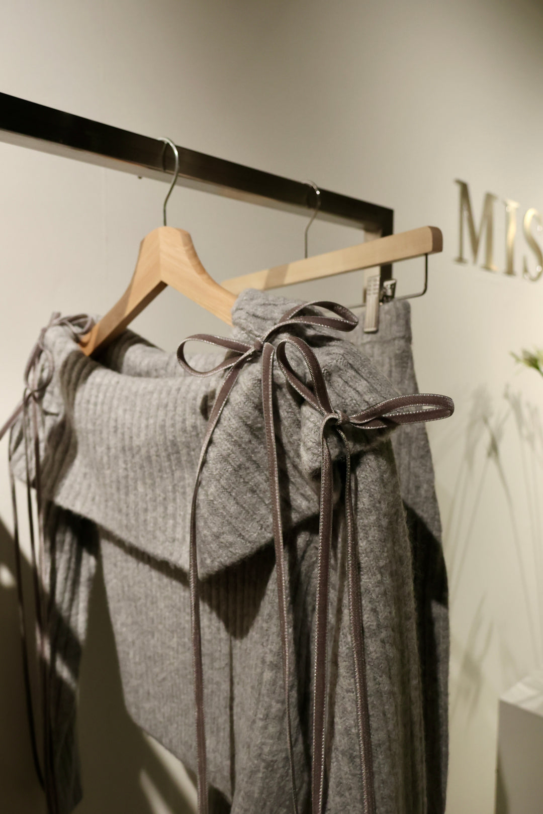 Ribbon Off-Shoulder Knit Set-Up - MISTREASS