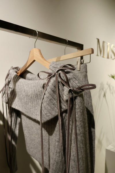 【12月上旬配送】Ribbon Off-Shoulder Knit Set-Up