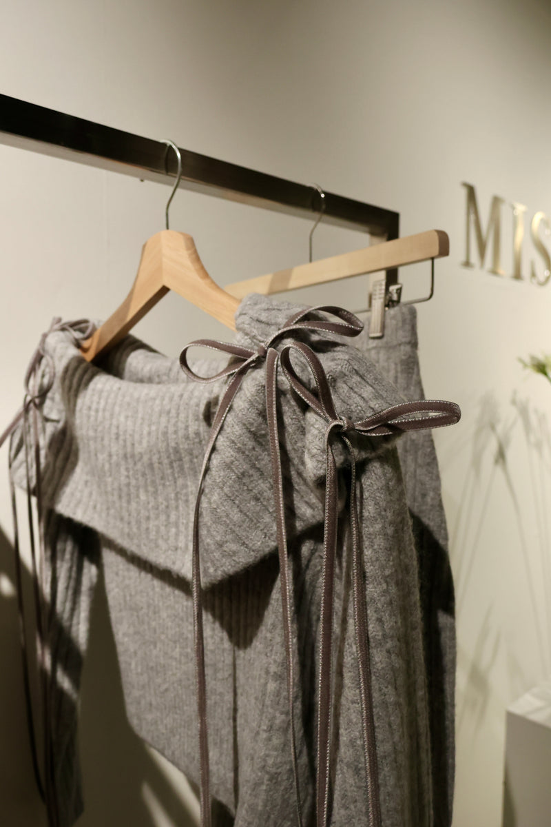 【12月上旬配送】Ribbon Off-Shoulder Knit Set-Up