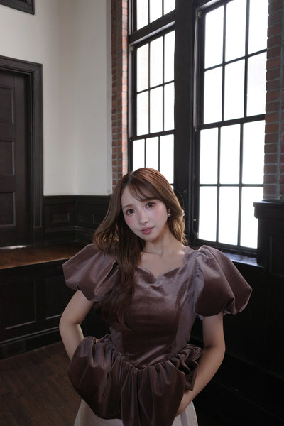 【9月下旬配送】Velour Balloon Sleeve Peplum Top