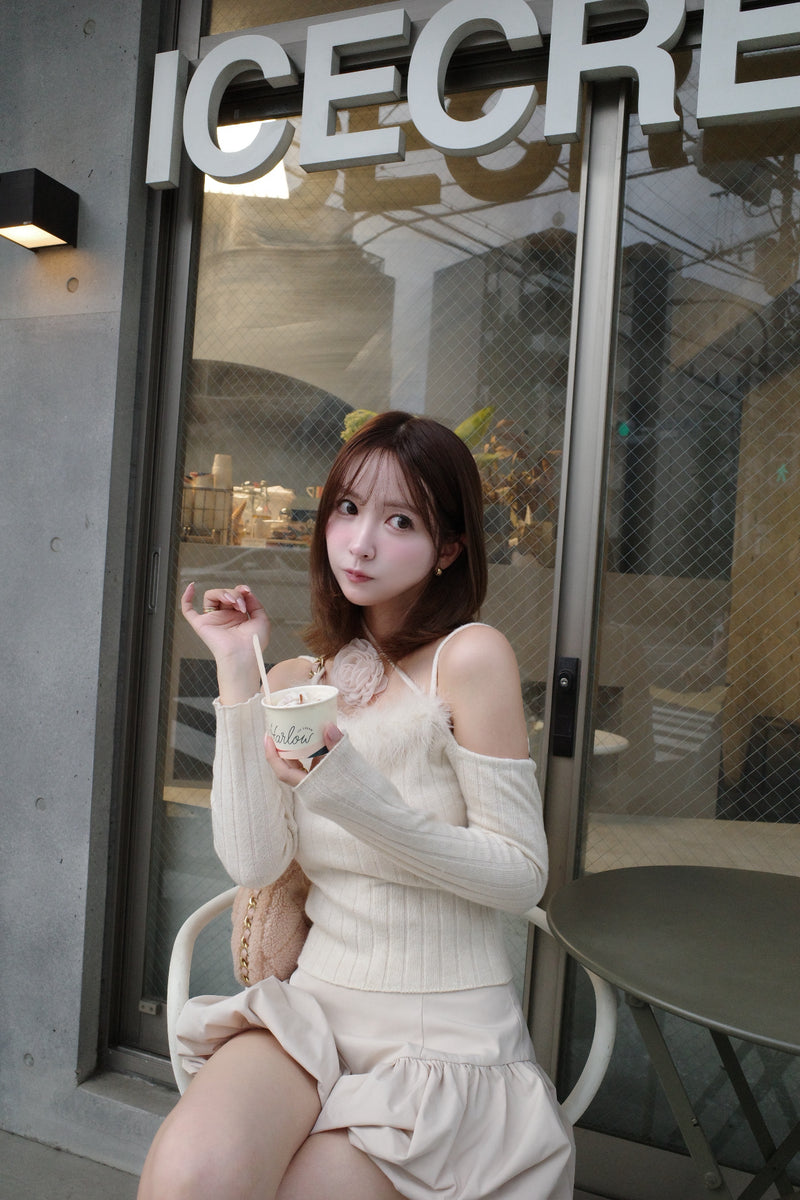 【10月上旬配送】Feather Bloom Off Shoulder Knit Top