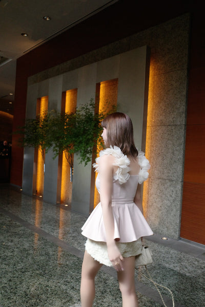 3D-Flower Strap Peplum Tunic