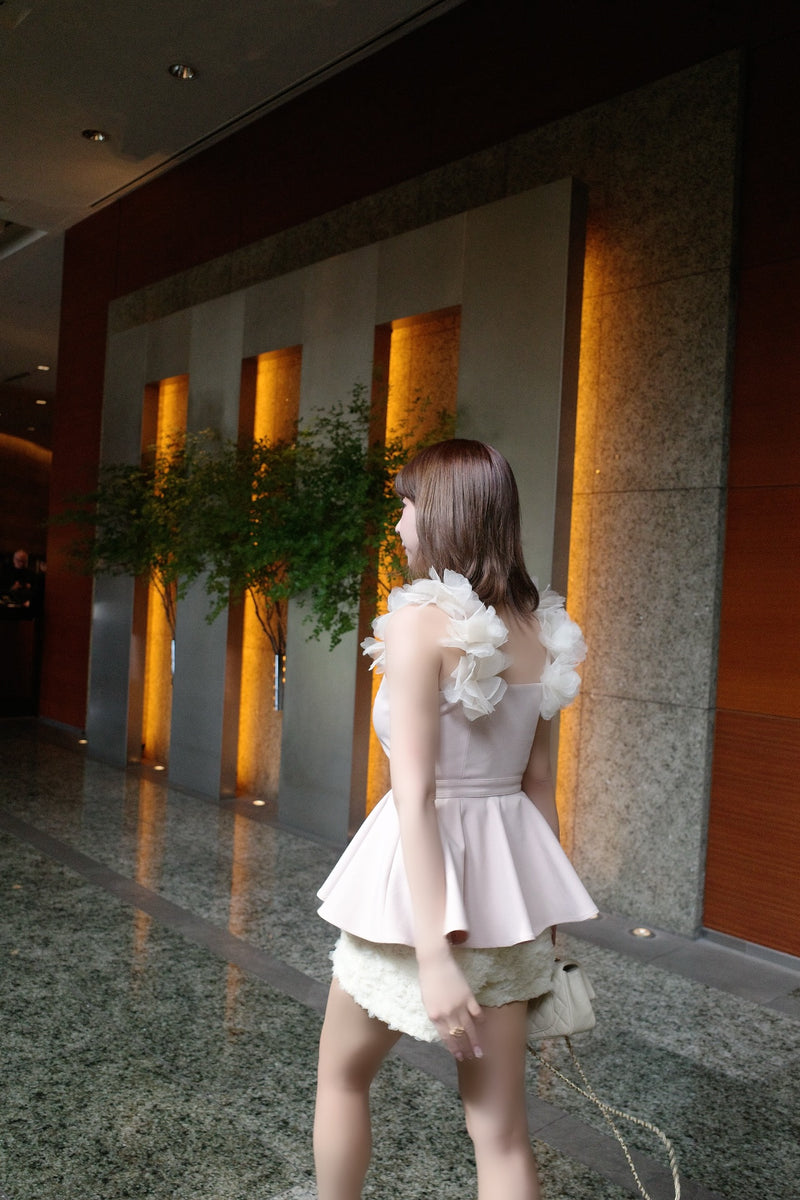 3D-Flower Strap Peplum Tunic
