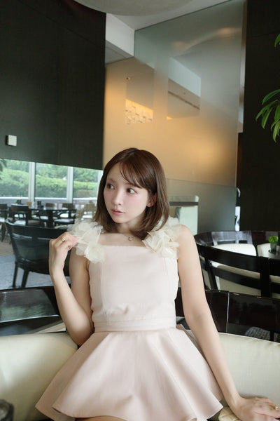 3D-Flower Strap Peplum Tunic