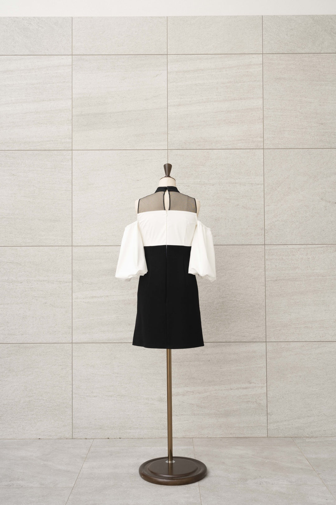ワンピース MISTREASS Open Shoulder Bicolor Dress Open Shoulder Bicolor Mini Dress - MISTREASS